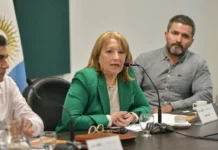 «Brindis en el exterior»: denuncian a una funcionaria provincial por presunta corrupción