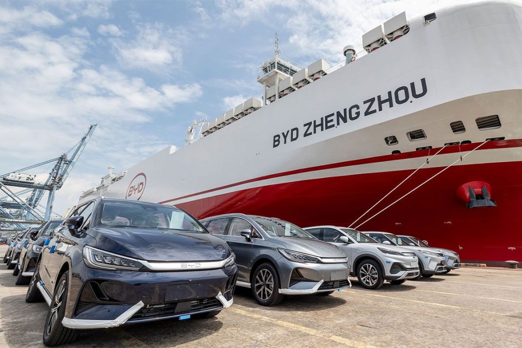 BYD-Zhengzhou-barco-autos-electricos-Xinhua