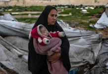 Continúan ataques israelíes y muertes de niños por frío en Gaza