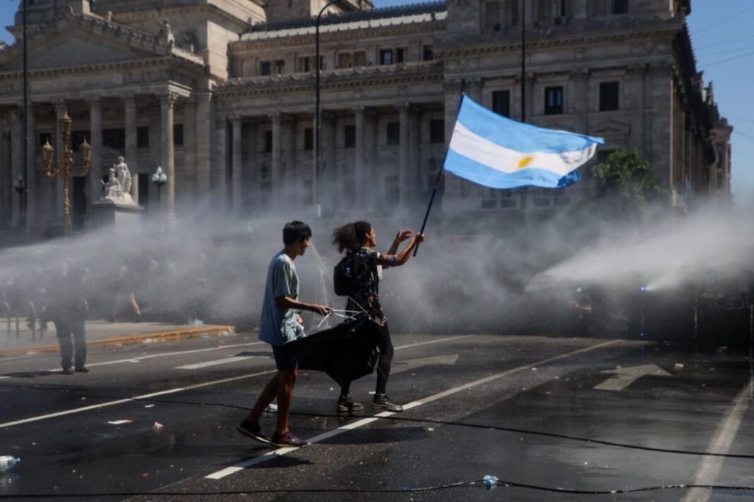 MANISFESTACIONCONTRA-LA-NUEVA-LEY-LAVORAL-1-1200x800