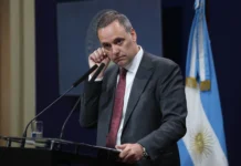 Revelan otro viaje millonario de Adorni