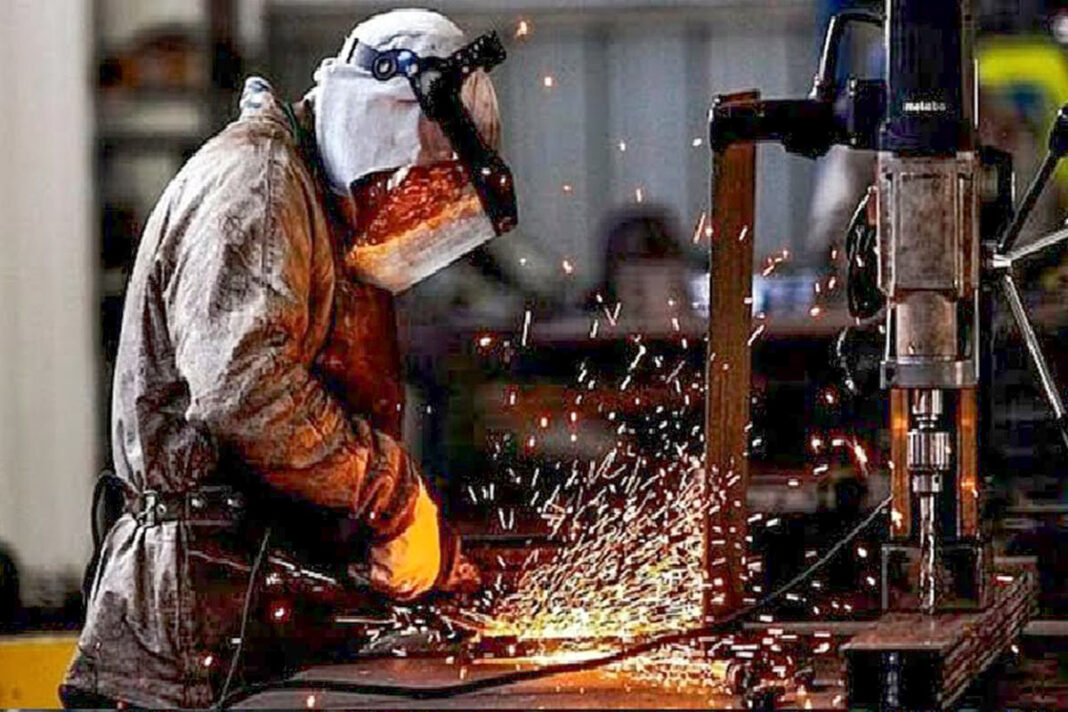20210808-Industria-metalurgica-Telam