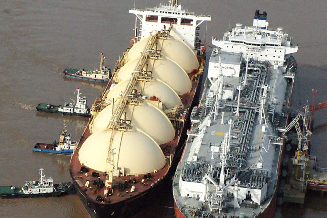 20220213-Gas-Natural-Licuado-GNL-en-Bahia-Blanca-o-en-Escobar