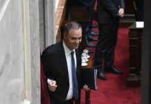 En el Congreso empiezan a creer que es posible conseguir la destitución de Adorni