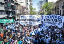 Docentes universitarios analizan una oferta salarial del Gobierno