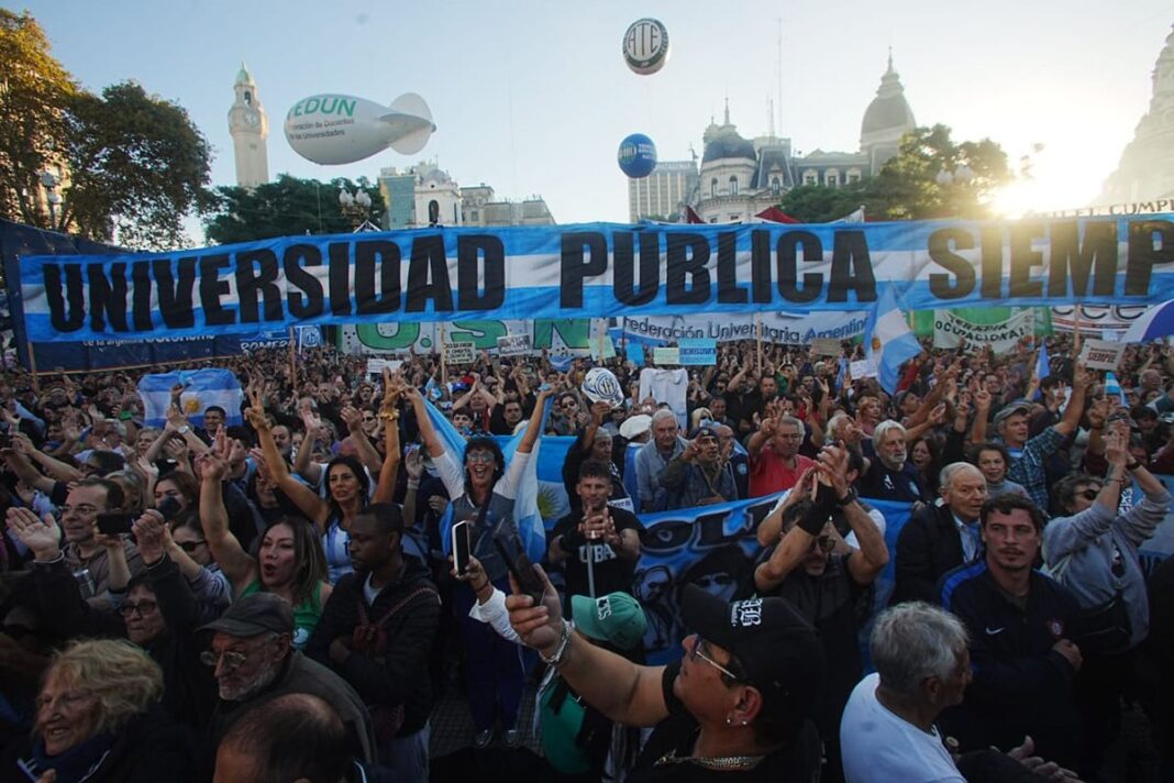 marcha-universitaria-plaza-de-mayo-fin-foto-edgardo-gomez-5