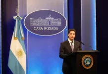 El Gobierno justificó que Adorni mantiene la custodia oficial