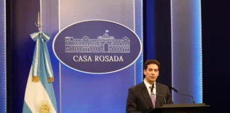 El Gobierno justificó que Adorni mantiene la custodia oficial
