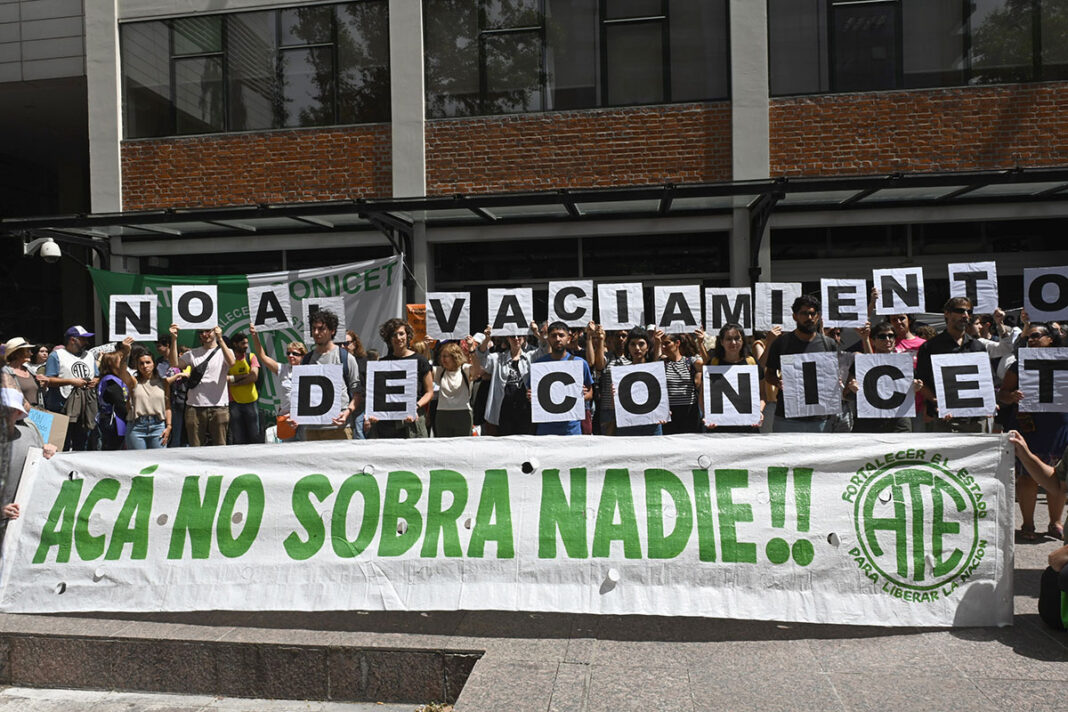 protesta-en-el-conicet-foto-Vaca-Leo-telam-1